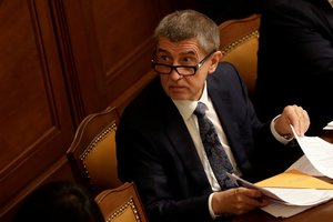 Čekijos vyriausybės po premjero skandalo laukia balsavimas dėl nepasitikėjimo