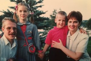 Juodžiausias gyvenimo etapas: dainininką Liną Vaitkevičių prislėgė dviguba netektis