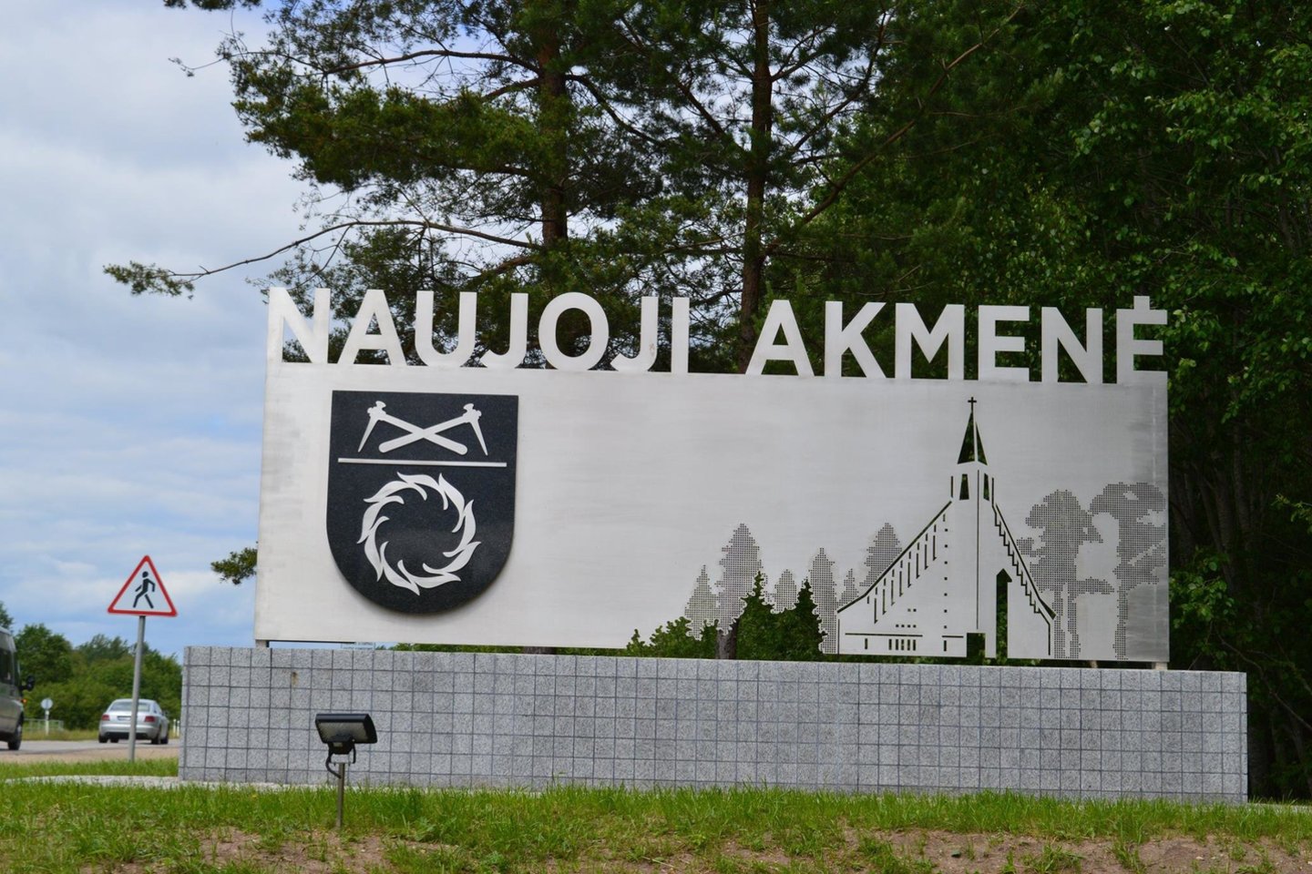 Bedarbių sostinės vardo nusikračiusiose Naujoje Akmenėje niekas nebedalija būsto už dyka, tikrąją vartę jis įgijo per pastaruosius trejetą metų.