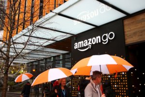 „Juodasis penktadienis“: streikuoja „Amazon“ darbuotojai Vokietijoje ir Ispanijoje