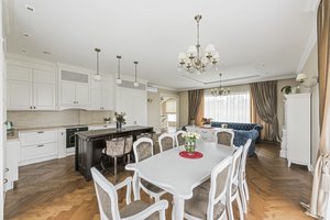 Itin puošnaus trijų aukštų namo Vilniuje šeimininkė netrukus sulauks staigmenos 