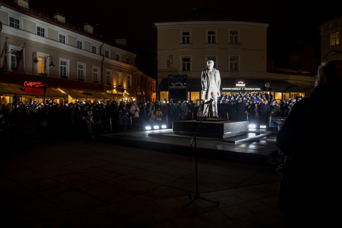 Vilniuje atidengtas paminklas dr. Jonui Basanavičiui.<br>V.Ščiavinsko nuotr.