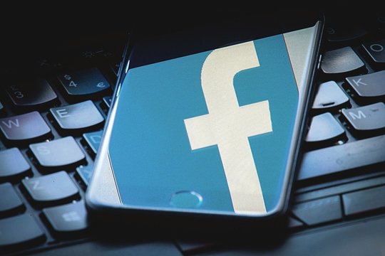 Dėl galimo finansinio sukčiavimo – „Facebook“ nemalonumai
