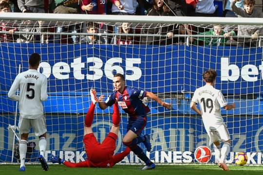 Demoralizuotą „Real“ klubą Ispanijoje sutalžė kukli „Eibar“ ekipa, „Barca“ vos išsigelbėjo