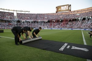 Buenos Airėse – šimtmečio aistros dėl futbolo: „Copa Libertadores“ finalas vėl atidėtas