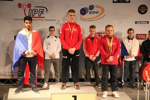 Nojus Čypas pagerino jėgos trikovės jaunių pasaulio rekordą