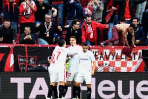 „Sevilla“ pasinaudojo proga ir šoko į pirmąją vietą Ispanijos lygoje