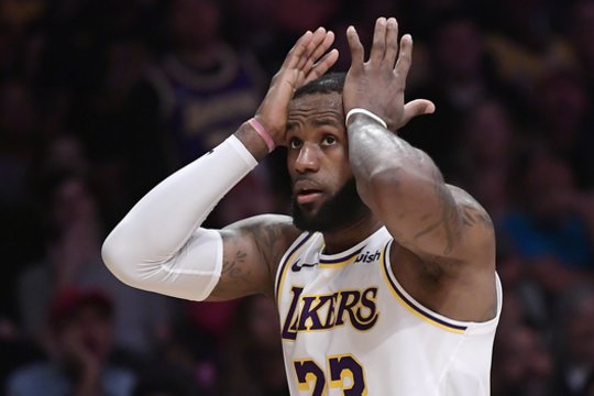 NBA naktis: nutrūkusi „Lakers“ serija ir pergalingas J. Butlerio metimas