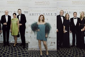 Labdaros pokylyje Londone – pasipuošę Lietuvos verslininkai