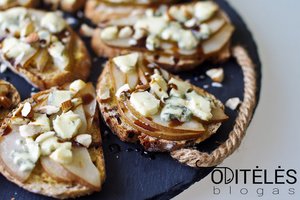 Kepti sumuštiniai su pelėsiniu sūriu ir kriaušėmis patiks net išrankiausiems