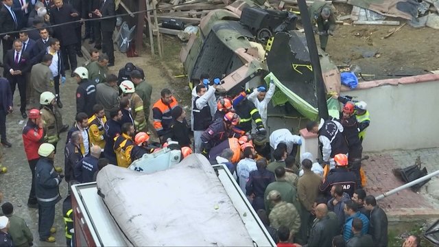 Stambulo centre nukrito sraigtasparnis, žuvo 4 žmonės