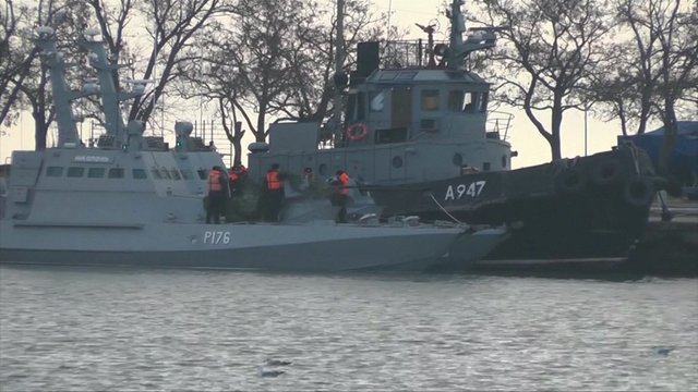 Konfliktas kaista: Rusija užgrobė Ukrainos laivus, Kijevas kalba apie karo padėtį
