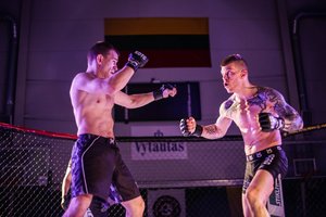 Kaune žadėjęs žibėti MMA kovotojas iš Islandijos susilaužė šonkaulius