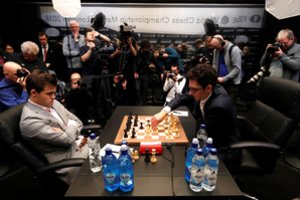 Mūšyje dėl pasaulio šachmatų karūnos jau šmėžuoja „Armagedono“ partija