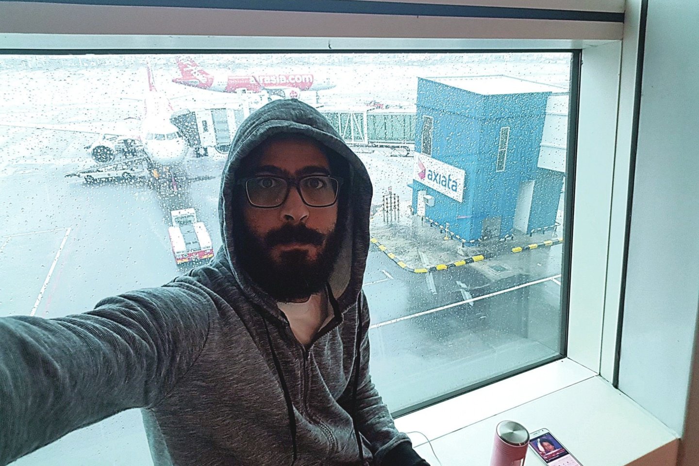 Pabėgėlis iš Sirijos, kuris kelis mėnesius buvo įstrigęs Malaizijos oro uosto biudžetiniame terminale, gavo Kanados leidimą nuolat gyventi ir išvyko į Vankuverį, antradienį pranešė jo advokatas.