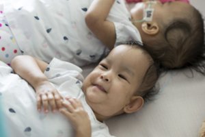Sėkmingai atskirtos Siamo dvynės išrašytos iš ligoninės