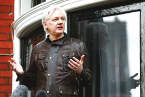 Žiniasklaida: buvęs D. Trumpo kampanijos vadovas buvo susitikęs su „WikiLeaks“ įkūrėju