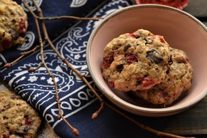 Avižiniai sausainiai su spanguolėmis – norėsis kepti dar ne kartą