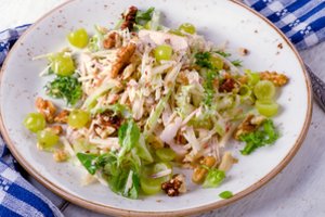 Gaivios vištienos salotos su vynuogėmis – šeima be jų švenčių stalo neįsivaizduoja