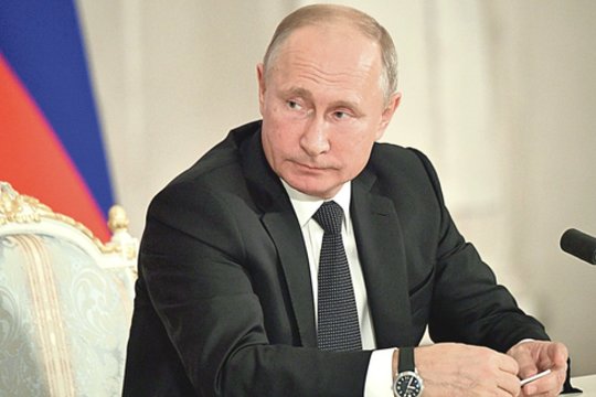 V. Putinas rėžė: „Sulaikydamos ukrainiečių laivus Rusijos pajėgos atliko „karinę pareigą“