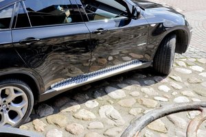 Emigrantui – skaudus smūgis: vagys pakaunėje pagrobė jo prabangų BMW X6