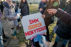 Atsakas tėvams: kreipkitės į ministeriją arba samdykitės mokytojus patys