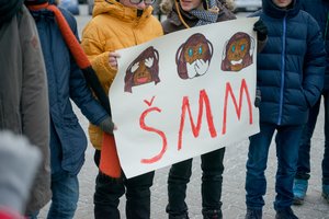 Trūko ir mokinių kantrybė: nuo Seimo ėjo prie ŠMM, bet J. Petrauskienė susitikti atsisakė