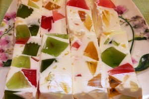 Varškės ir sutirštinto pieno desertui nelieka abejingi nei maži, nei dideli