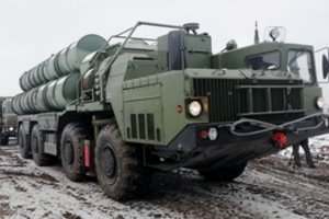 Rusija nesitraukia: netoli Krymo sienos su Ukraina dislokavo daugiau raketų sistemų S-400