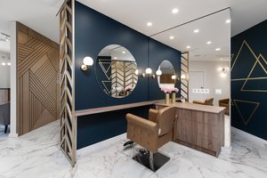 Grožio salonas suspindo karatais