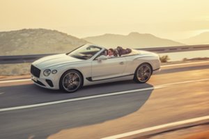 „Bentley“ pristatė įspūdingą kabrioletą – 635 AG galios „Continental GT“