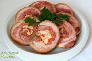 Lengvai pagaminamas karkos vyniotinis: produktai paprasti, o rezultatas – šventiškas