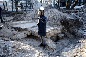 Vilniaus Reformatų skveras atskleidžia savo paslaptis – čia darbuojasi archeologai