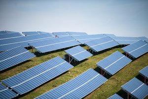 Paaiškino, kaip įmanoma pažaboti kylančias elektros kainas