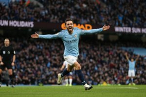 Anglijoje „City“ klubas pratęsė savo pergalingą maršą, „United“ išsigelbėjo lygiosiomis