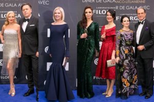 Į prabangiausią metų puotą Valdovų rūmuose rinkosi išsipustę garbūs svečiai