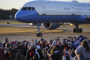 D. Trumpo lėktuvu George'o H. W. Busho karstas bus atskraidintas į Vašingtoną