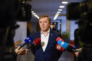 R. Karbauskis pripažino, kad trijų ministrų keitimą buvo aptaręs su S. Skverneliu