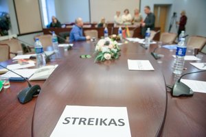 Po žinios apie J. Petrauskienę pedagogai neatlyžta – streikuos toliau, iš ministerijos nesitrauks