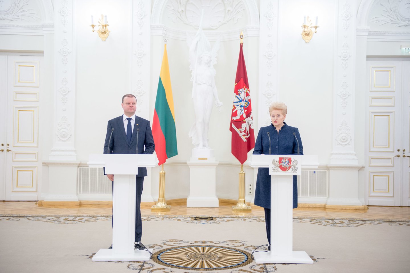 Premjeras Saulius Skvernelis ir prezidentė Dalia Grybauskaitė.<br>T.Bauro nuotr.