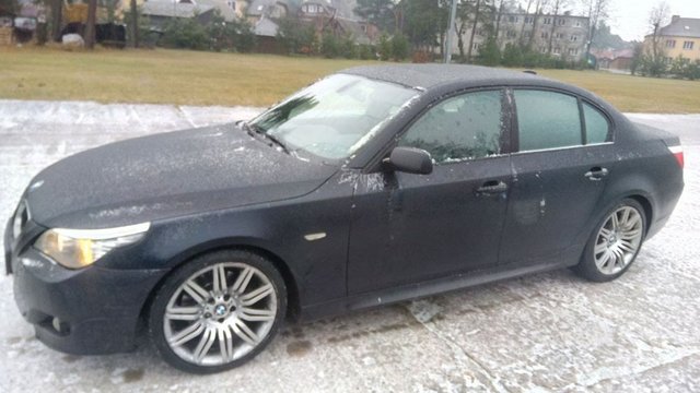 Pasieniečiai sulaikė keturis, įtariama, vogtus automobilius „BMW“
