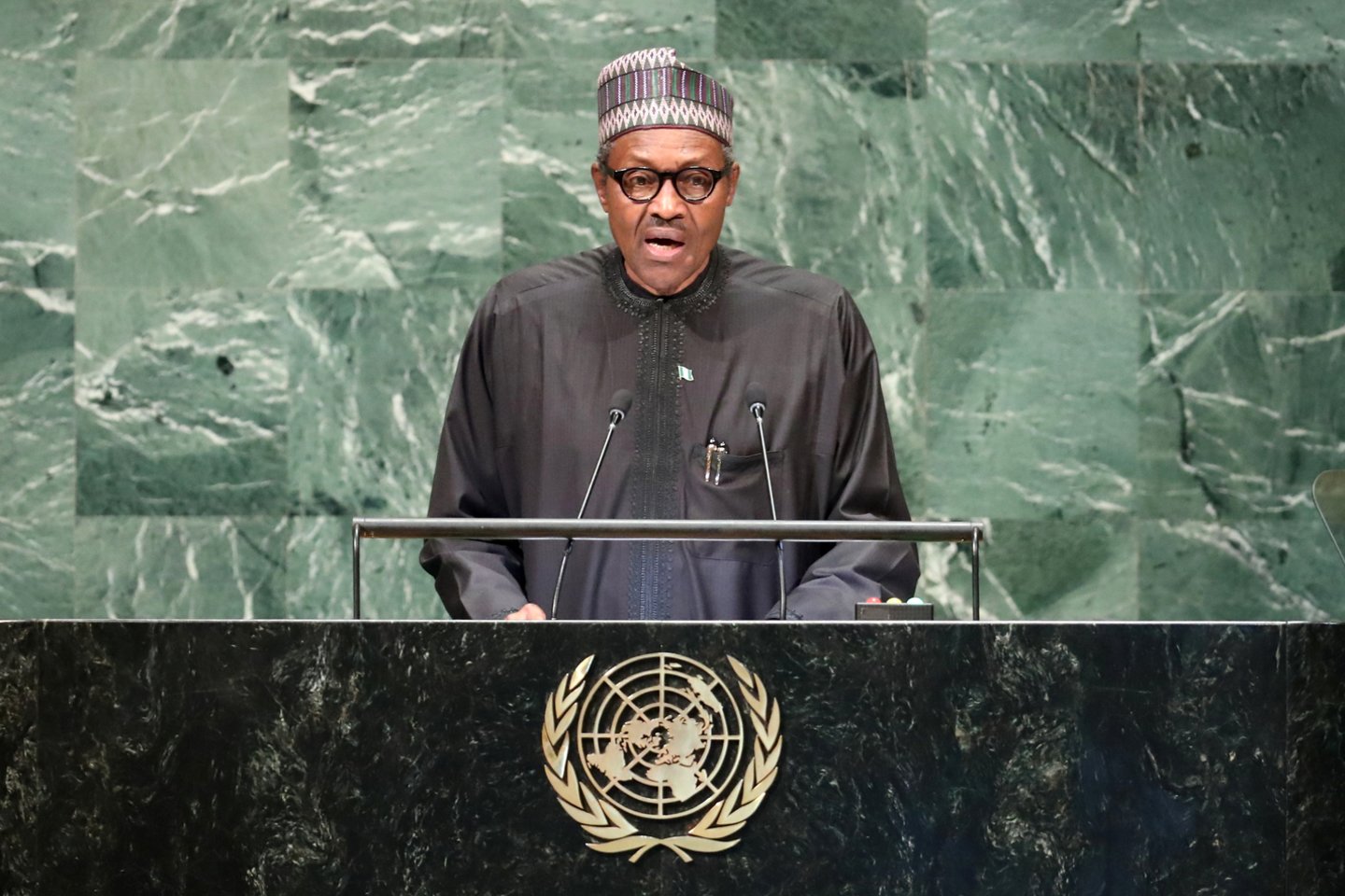  Nigerijos prezidentas sekmadienį padarė gana neįprastą pareiškimą – paneigė gandus, kad jis mirė ir kad šalį dabar valdo jo antrininkas.<br> Reuters/Scanpix nuotr.