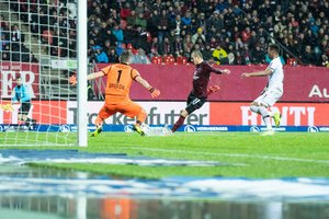 „Bayer“ ir toliau barsto taškus