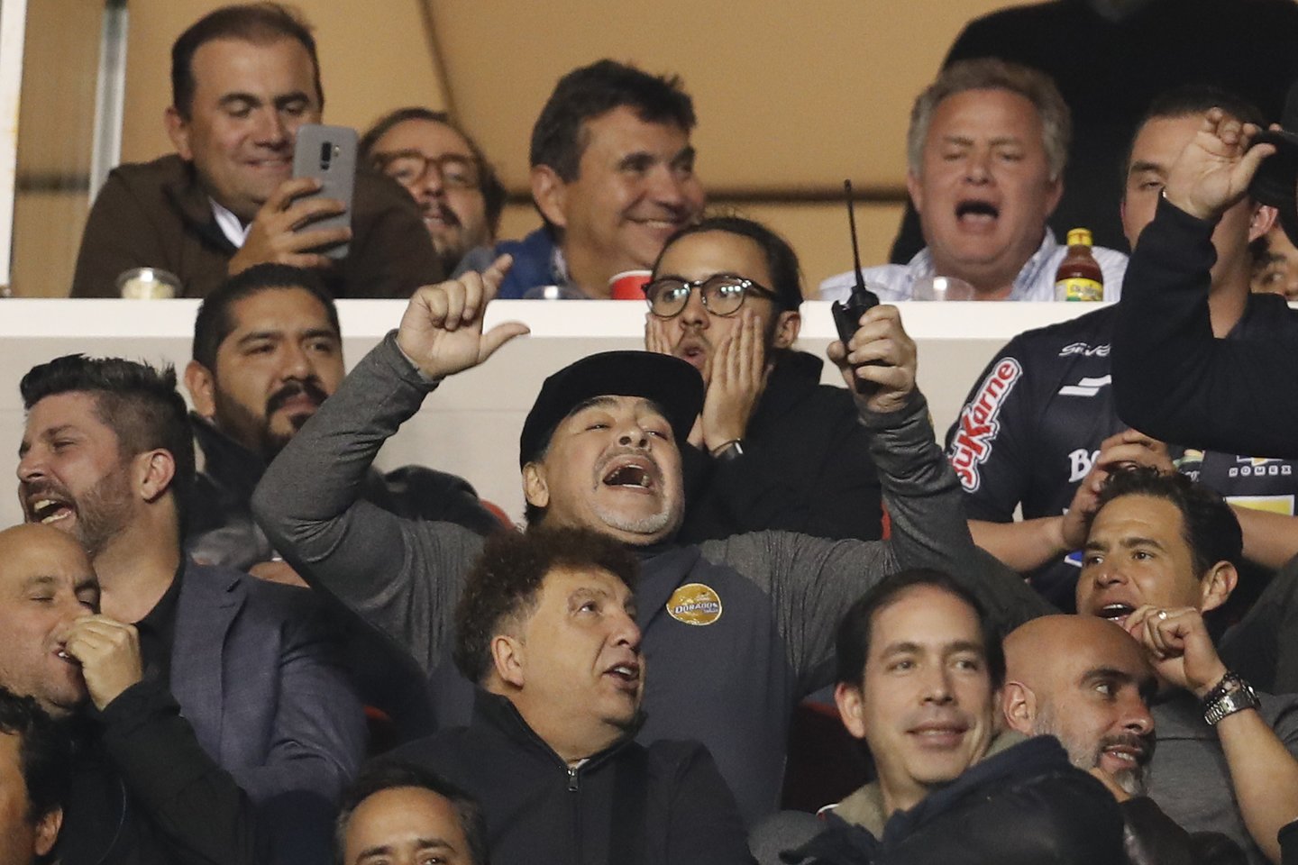  Atsakomąsias rungtynes D.Maradona stebėjo iš tribūnų.<br> AP nuotr.