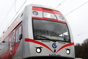 Tarp Vilniaus ir Kauno – du greitieji ir naktinis traukinys