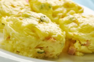 Paprasta kaip dukart du: bulvių košės ir sūrio pyragėliai