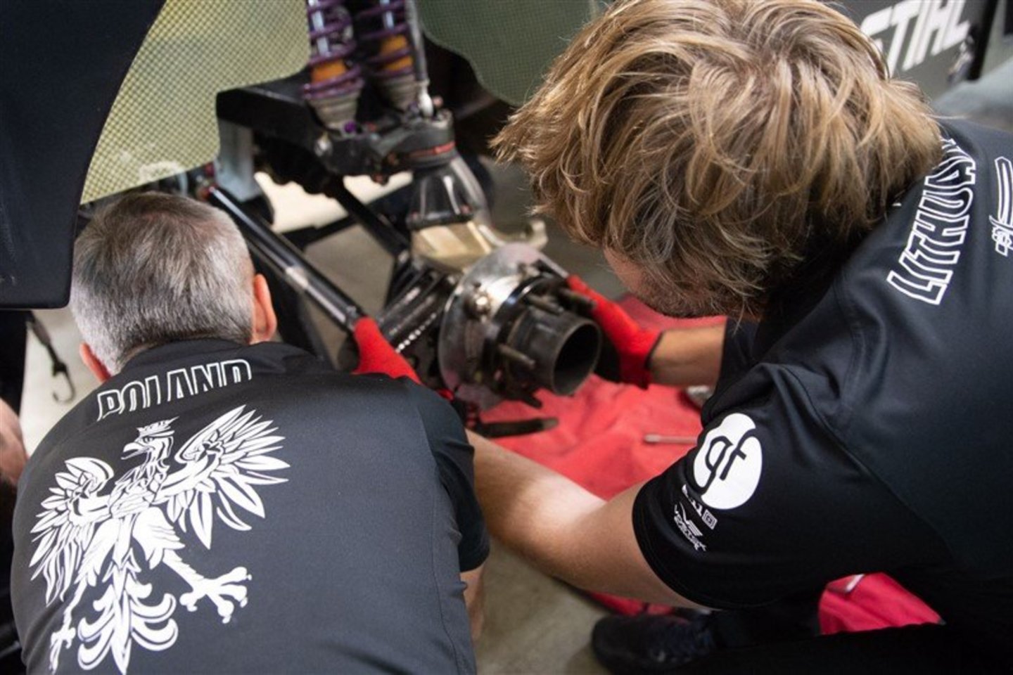 Technikų komanda kartu su ekipažo nariais įrankius atrenka atsižvelgus į dažniausiai pasitaikančius gedimus.<br> Ryčio Šeškaičio nuotr.