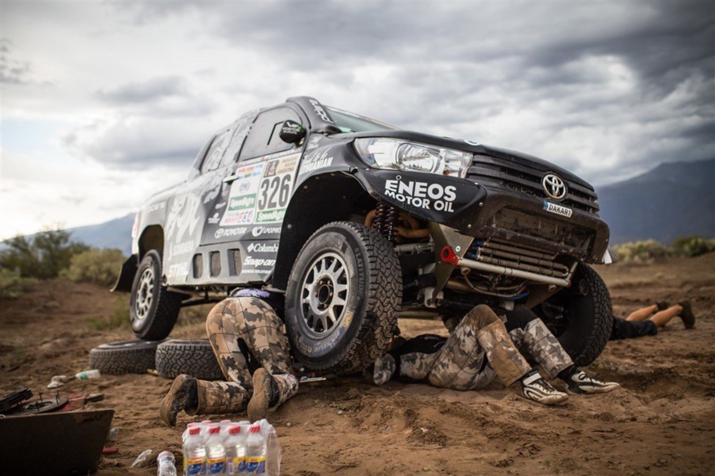 Technikų komanda kartu su ekipažo nariais įrankius atrenka atsižvelgus į dažniausiai pasitaikančius gedimus.<br> Edgaro Buiko nuotr.