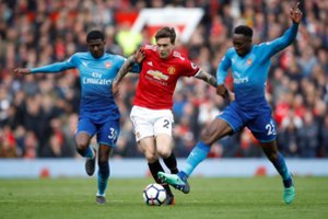 Ant bangos esantis „Arsenal“ bandys nukauti buksuojantį „Manchester United“