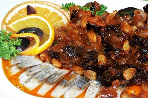 Silkė su razinomis: paruošti paprasta, o rezultatas – šventiškas